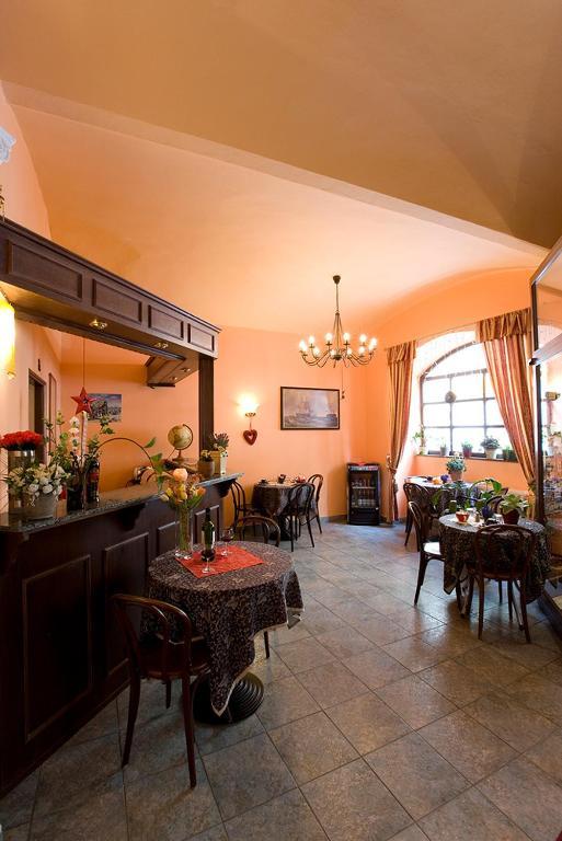 Hotel Columbo Прага Екстериор снимка